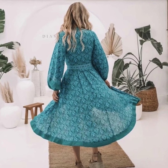 RESTOCKED! 5⭐️ BESTSELLER CARDIFF MIDI DRESS - Picture 4 of 8